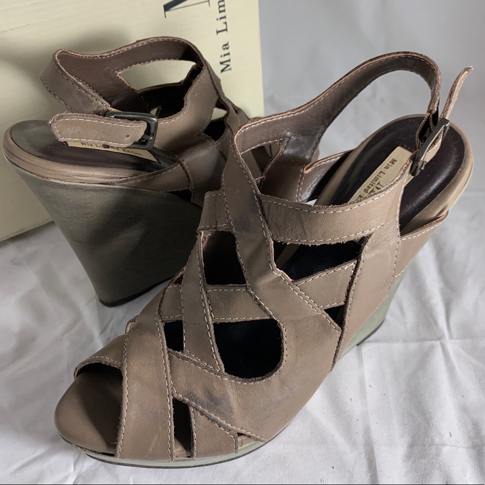 New MIA Limited Edition Vintage Distressed 8.5
